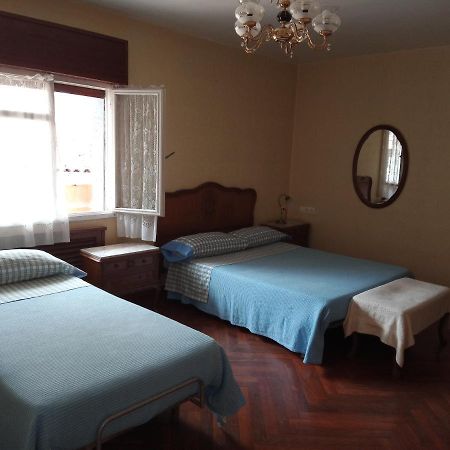 Pension Los Pinos Gijón Exteriör bild