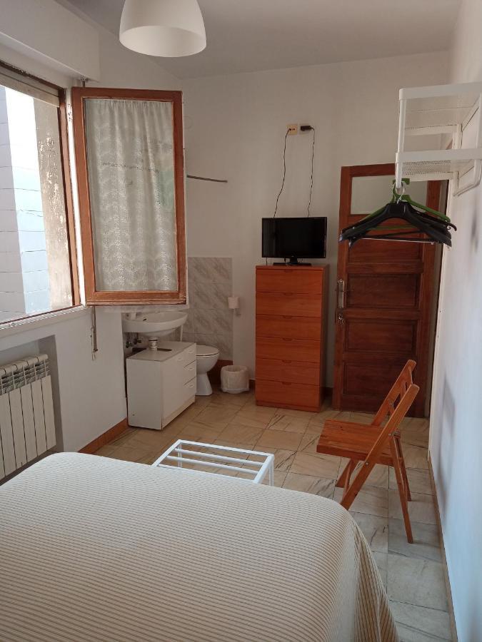 Pension Los Pinos Gijón Exteriör bild