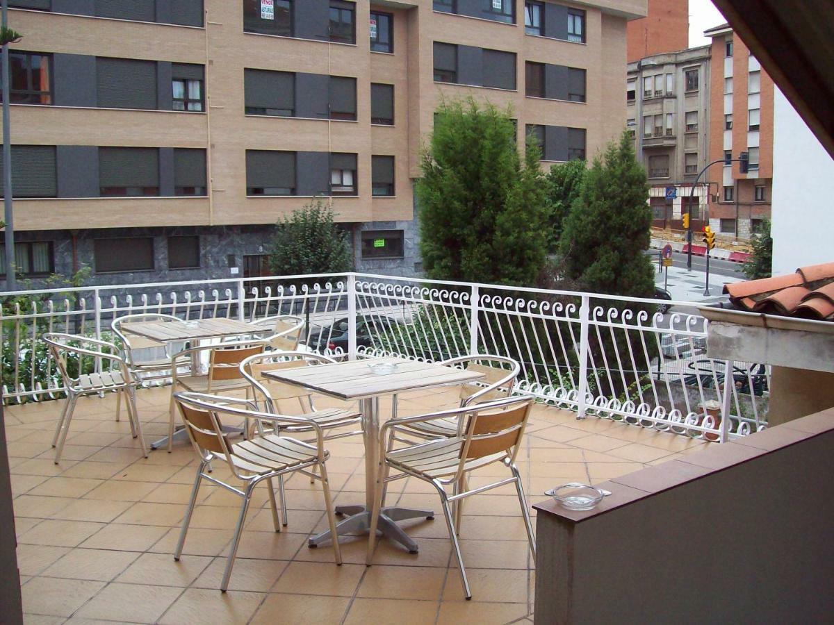 Pension Los Pinos Gijón Exteriör bild