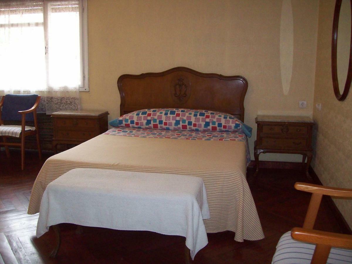 Pension Los Pinos Gijón Exteriör bild