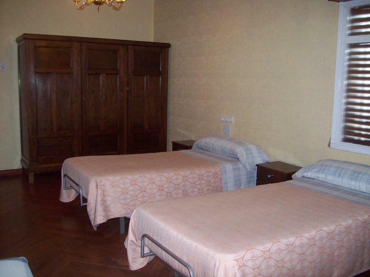 Pension Los Pinos Gijón Exteriör bild