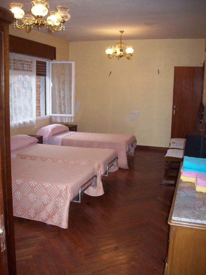 Pension Los Pinos Gijón Exteriör bild
