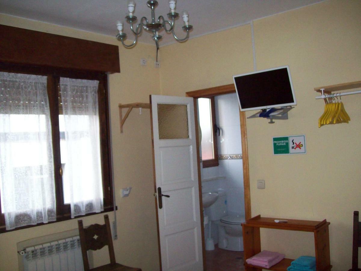 Pension Los Pinos Gijón Exteriör bild