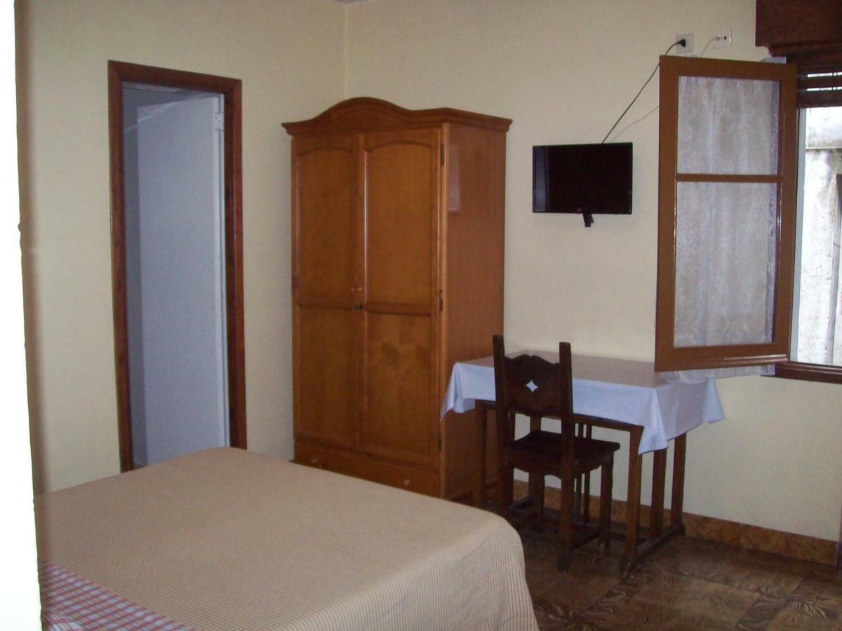 Pension Los Pinos Gijón Exteriör bild