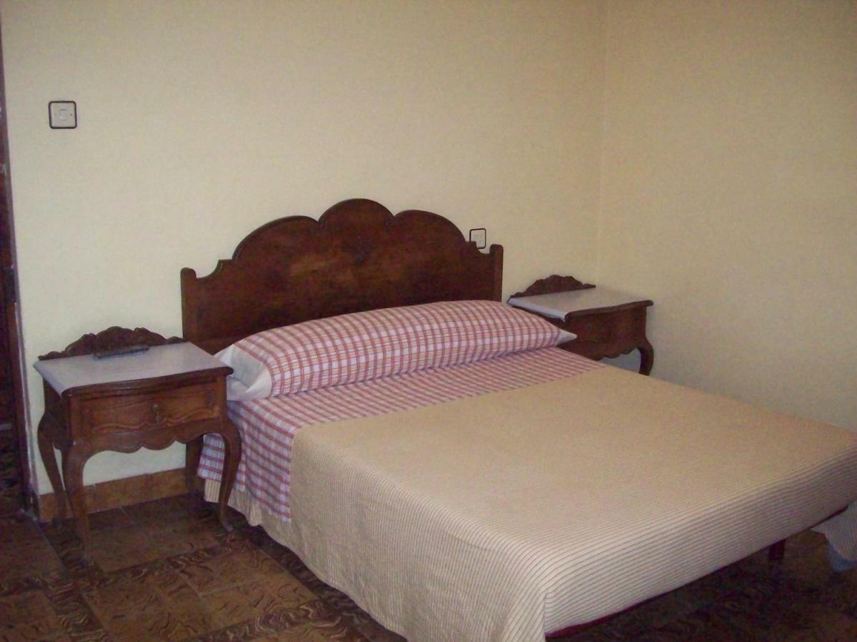 Pension Los Pinos Gijón Exteriör bild